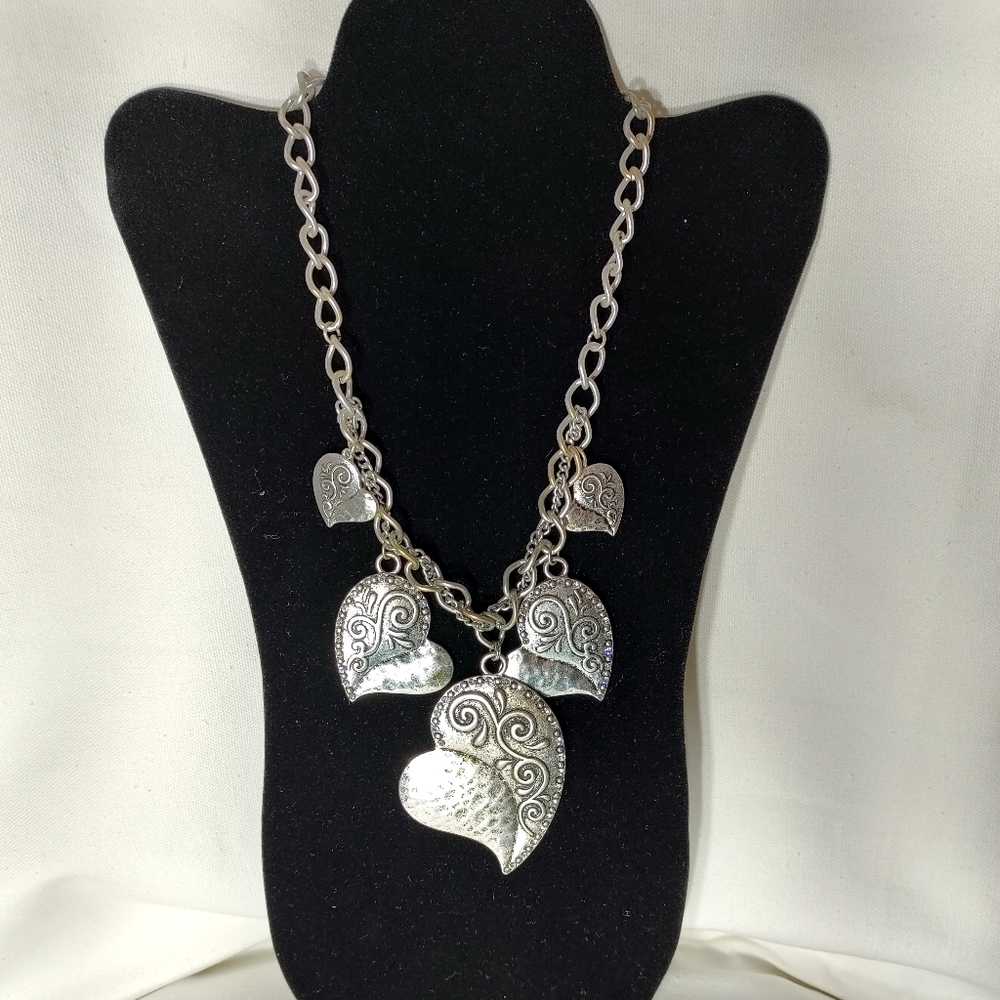 Hearts Statement Necklace - Picture 3 of 7